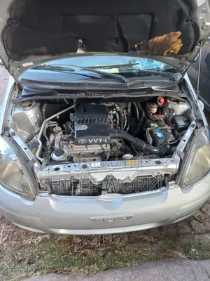 Toyota Vitz 2004 Silver