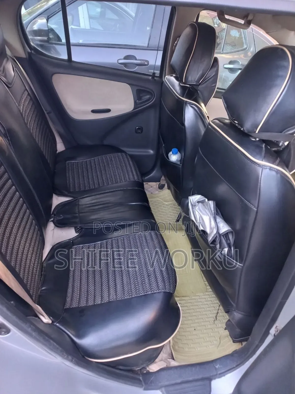 Toyota Vitz 2004 Silver