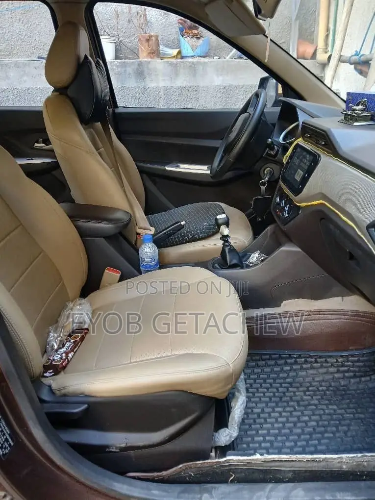 Wuling Hongguang S1 2021 Brown