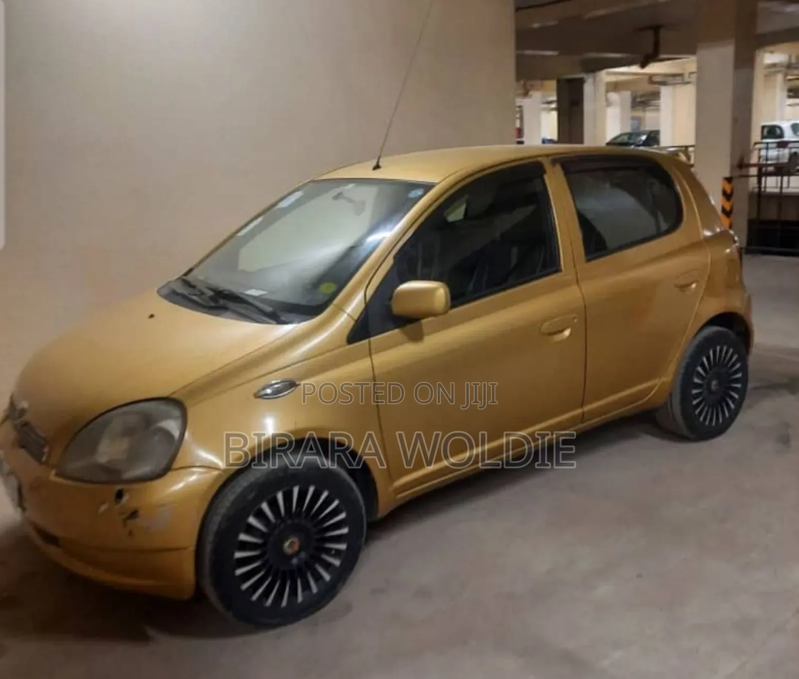Toyota Vitz 2001 Yellow