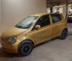 Toyota Vitz 2001 Yellow