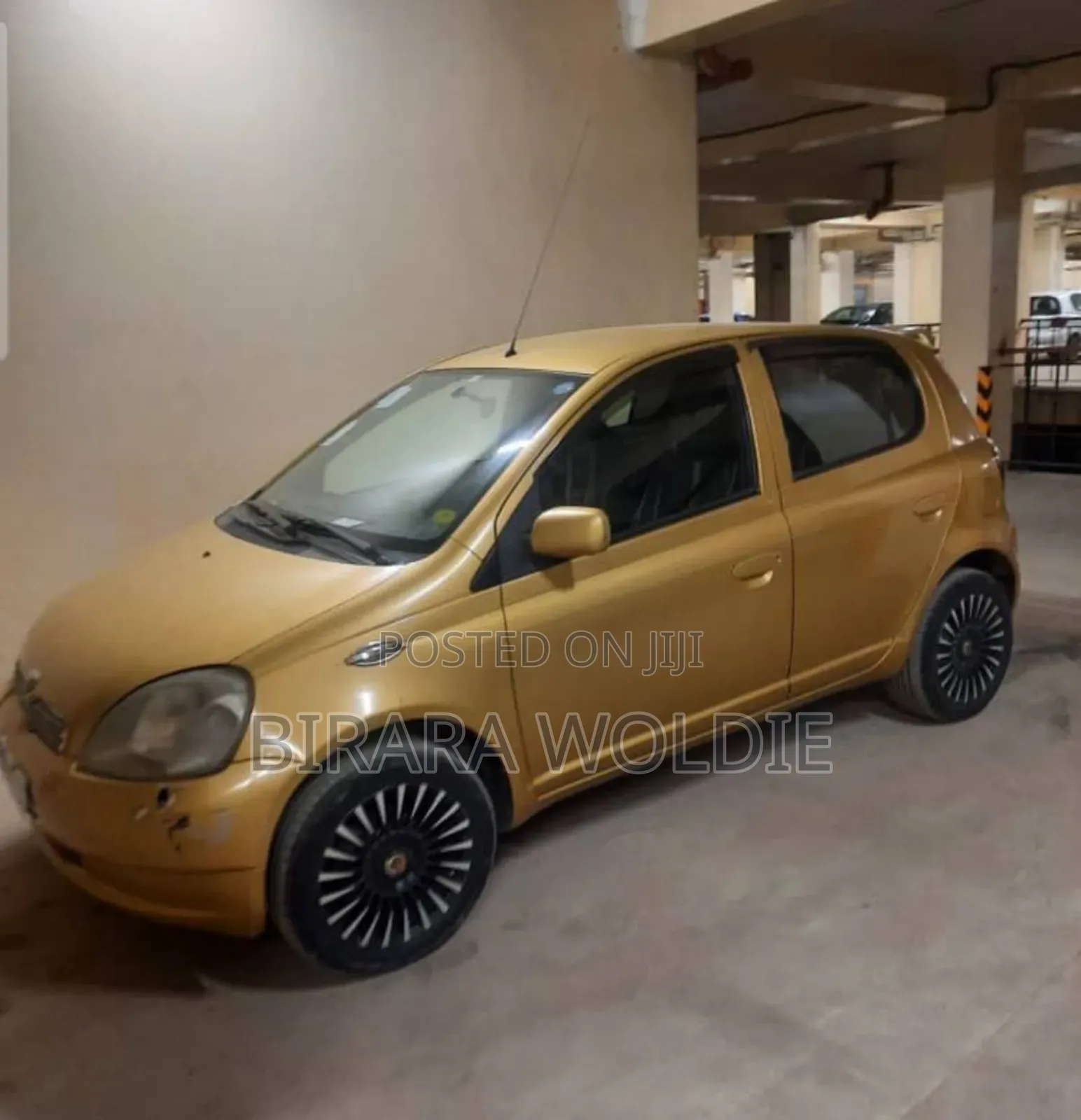 Toyota Vitz 2001 Yellow