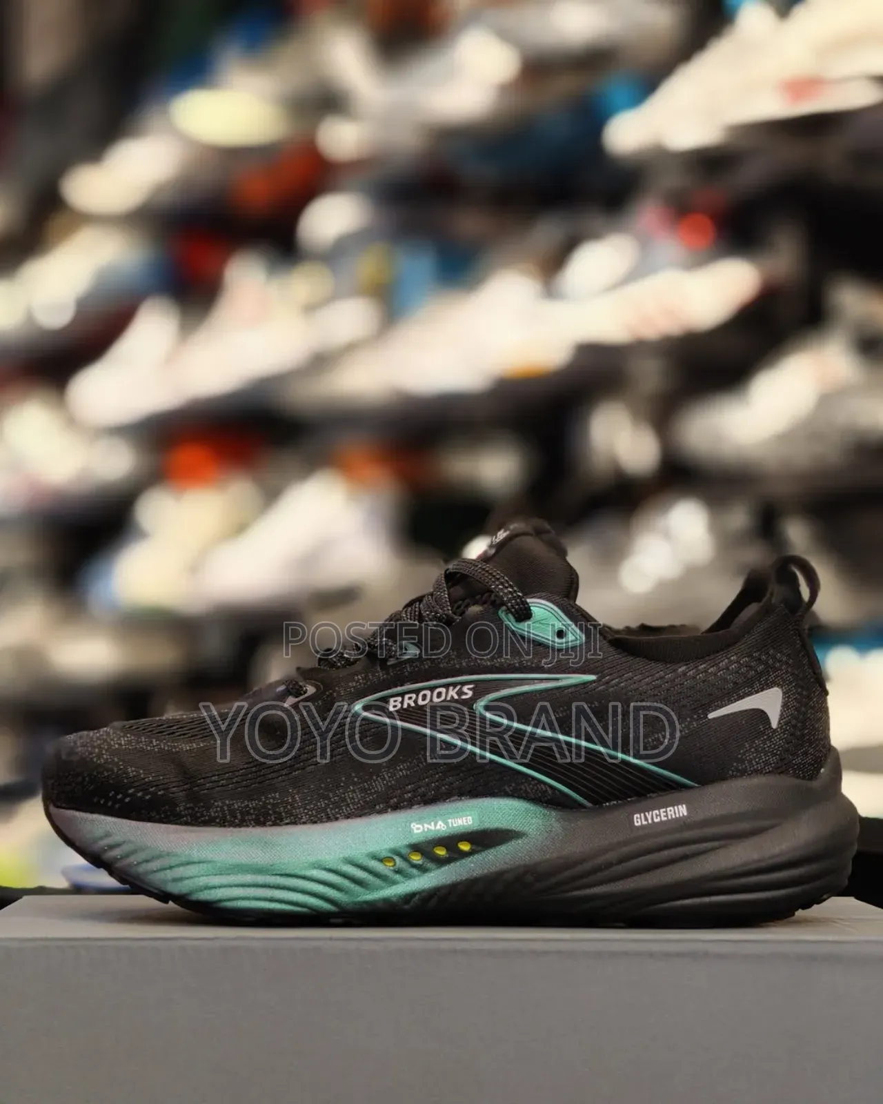 Brooks Glycerin 22 Road Running Fashion Sneaker