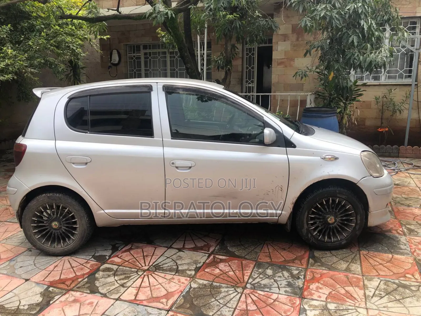 Toyota Vitz 2002 Silver