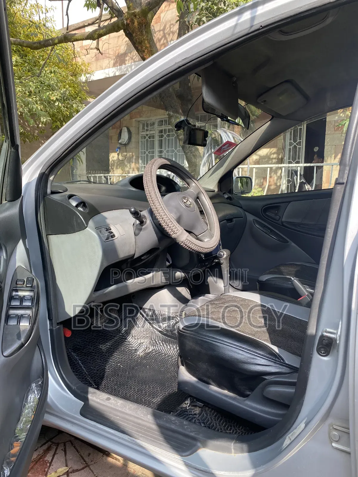 Toyota Vitz 2002 Silver