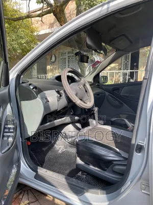 Toyota Vitz 2002 Silver