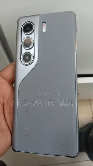 Photo - New Tecno Camon 40 Pro 256 GB Bronze