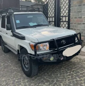 Photo - Toyota Land Cruiser 2018 White