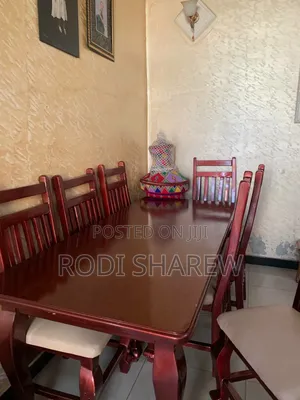 Photo - የምግብ ጠረጴዛ ከንፁ ዋንዛ እንጨት የተሰራ