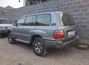 Toyota Land Cruiser 2003 Gray
