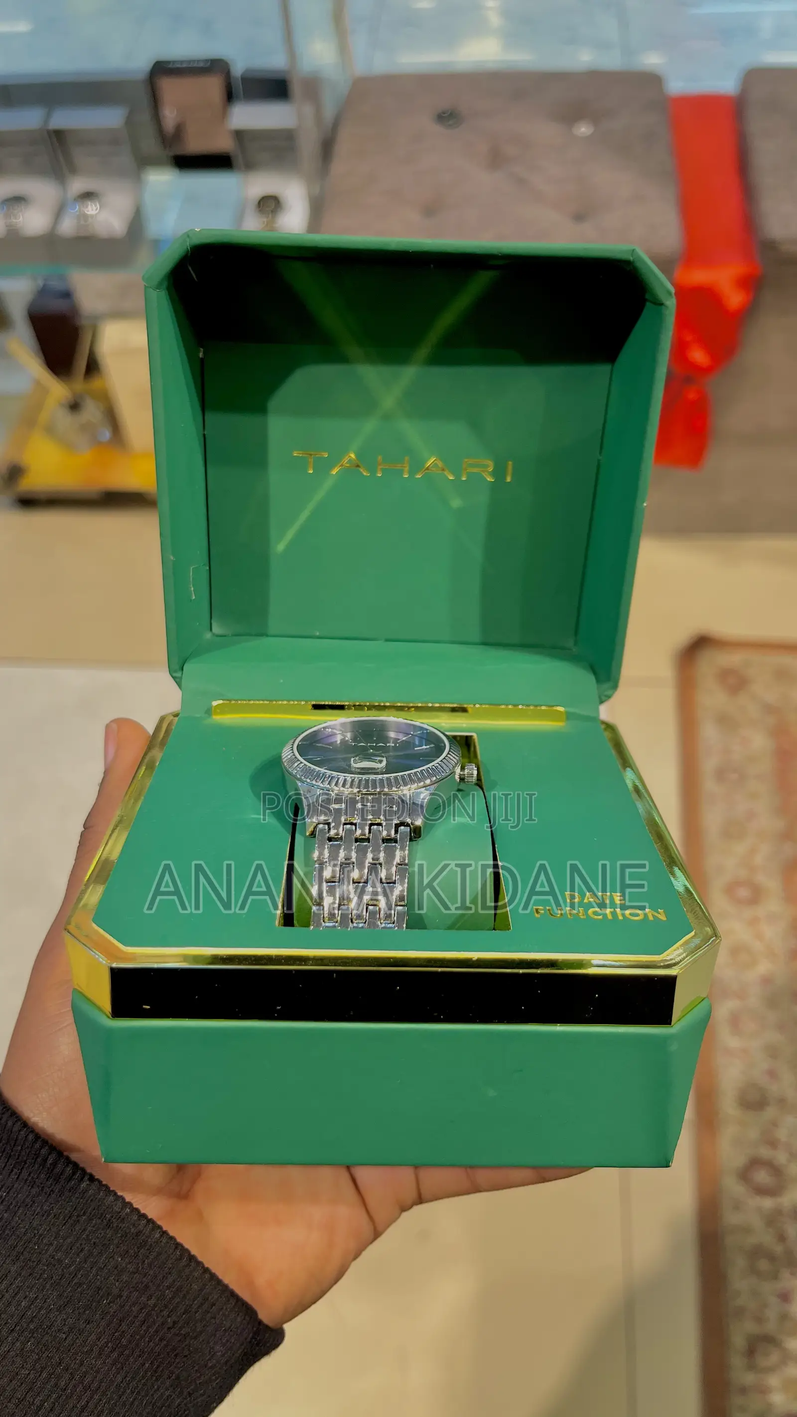 Tahari Original Men’S Watch