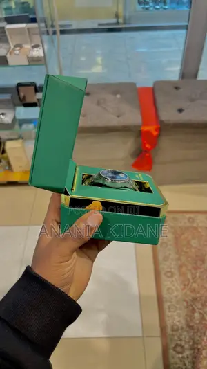 Tahari Original Men’S Watch