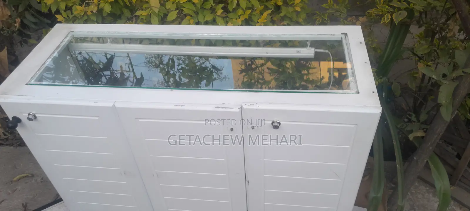 Display (Mobile or Cosmotics)