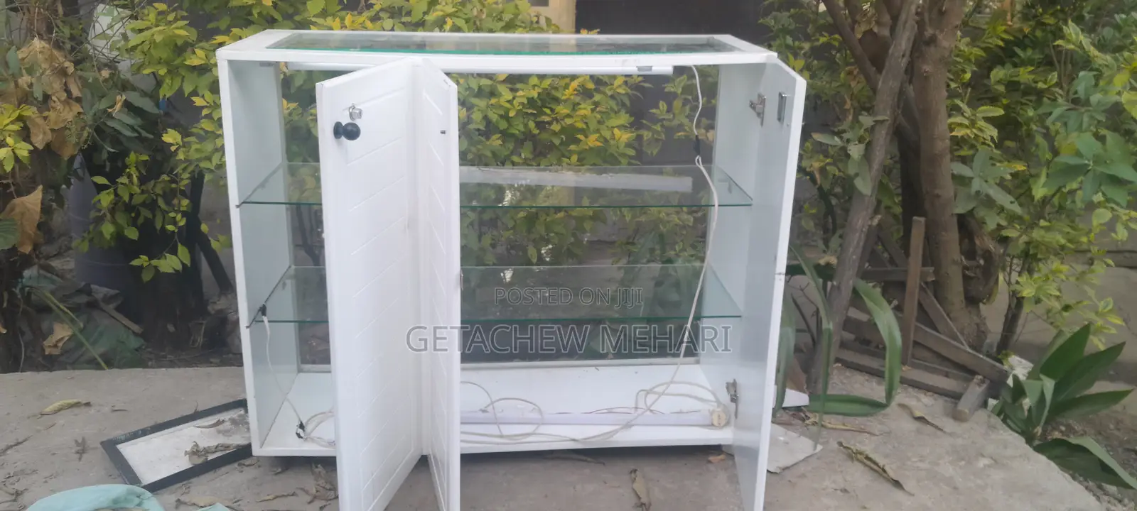 Display (Mobile or Cosmotics)