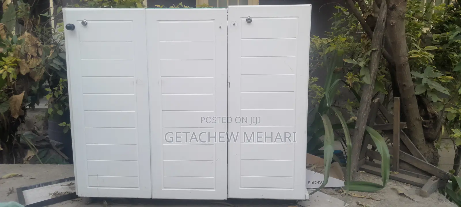 Display (Mobile or Cosmotics)