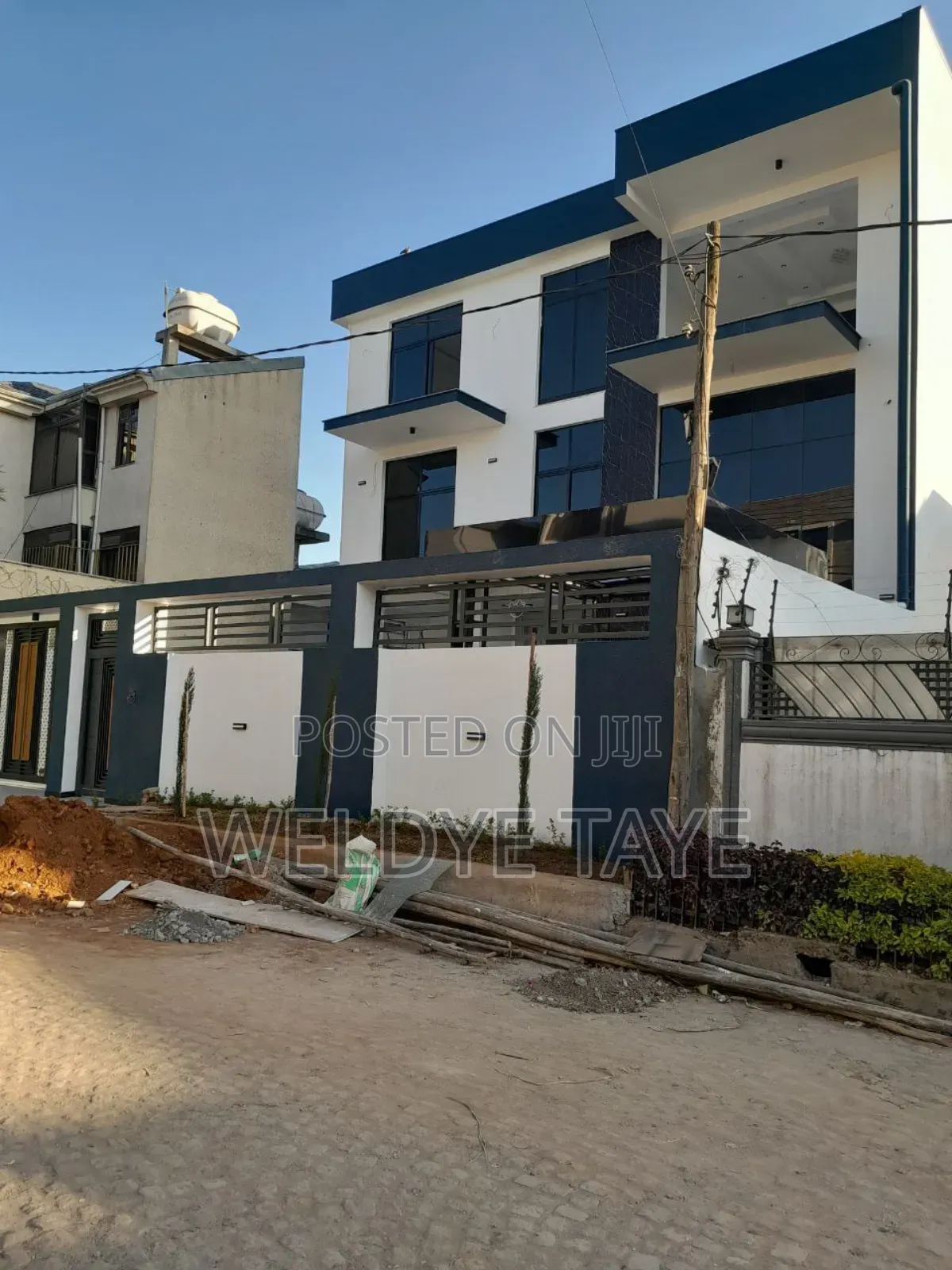 Furnished 8bdrm House in Bole for sale