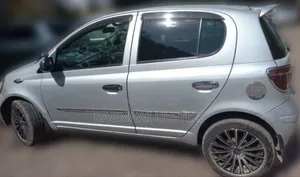 Photo - Toyota Vitz 2004 Silver