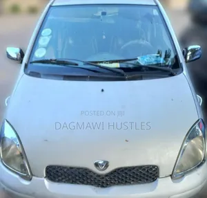 Toyota Vitz 2004 Silver