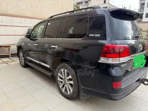 Toyota Land Cruiser 5.7 V8 VXR 2020 Black