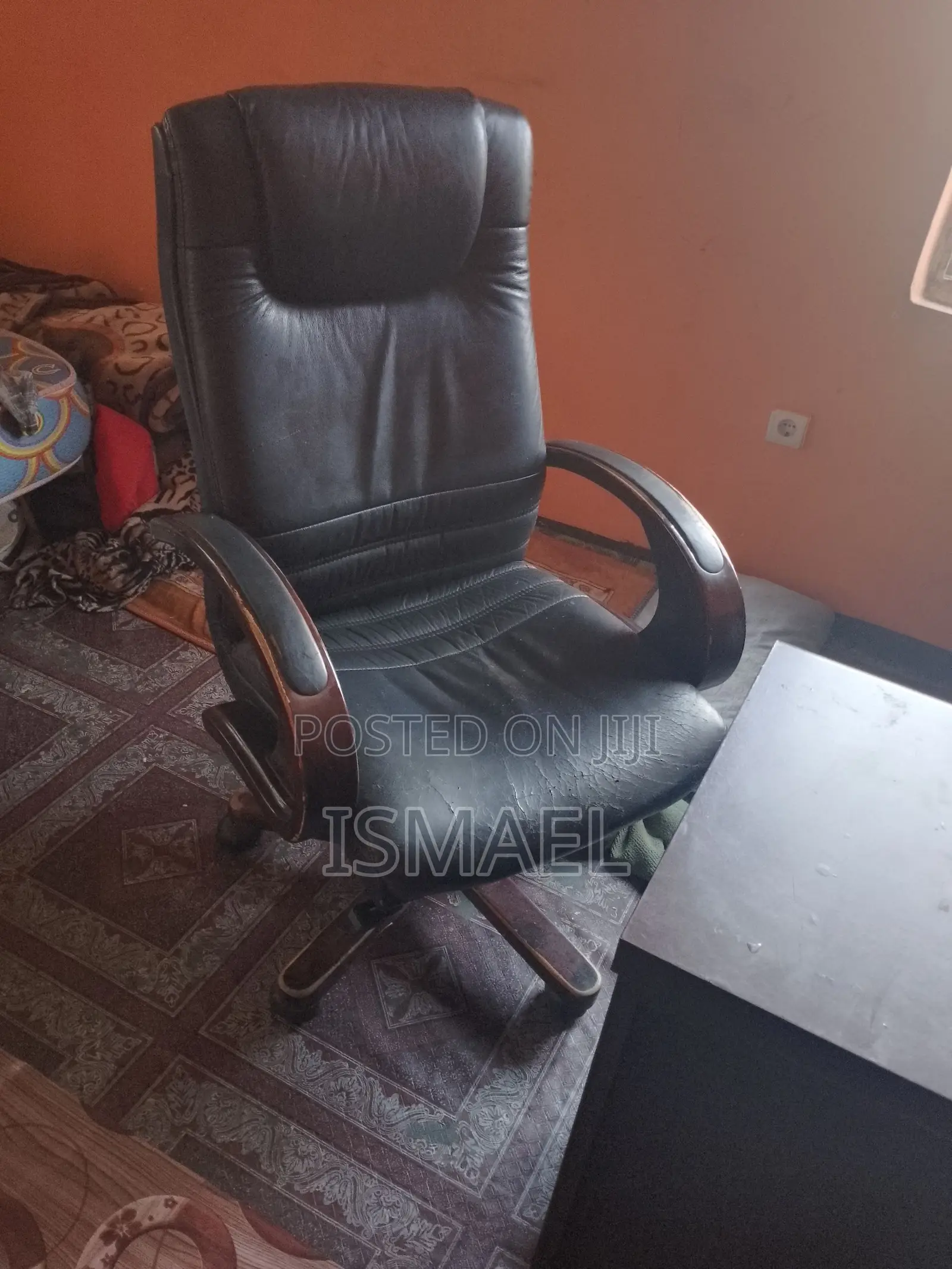 Managerial Table and Chair