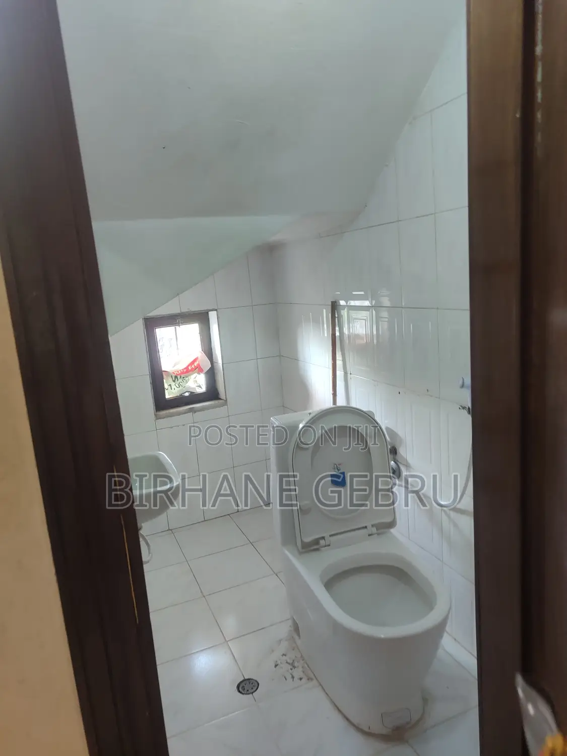 Furnished 5bdrm House in G+1 House, Bole for rent