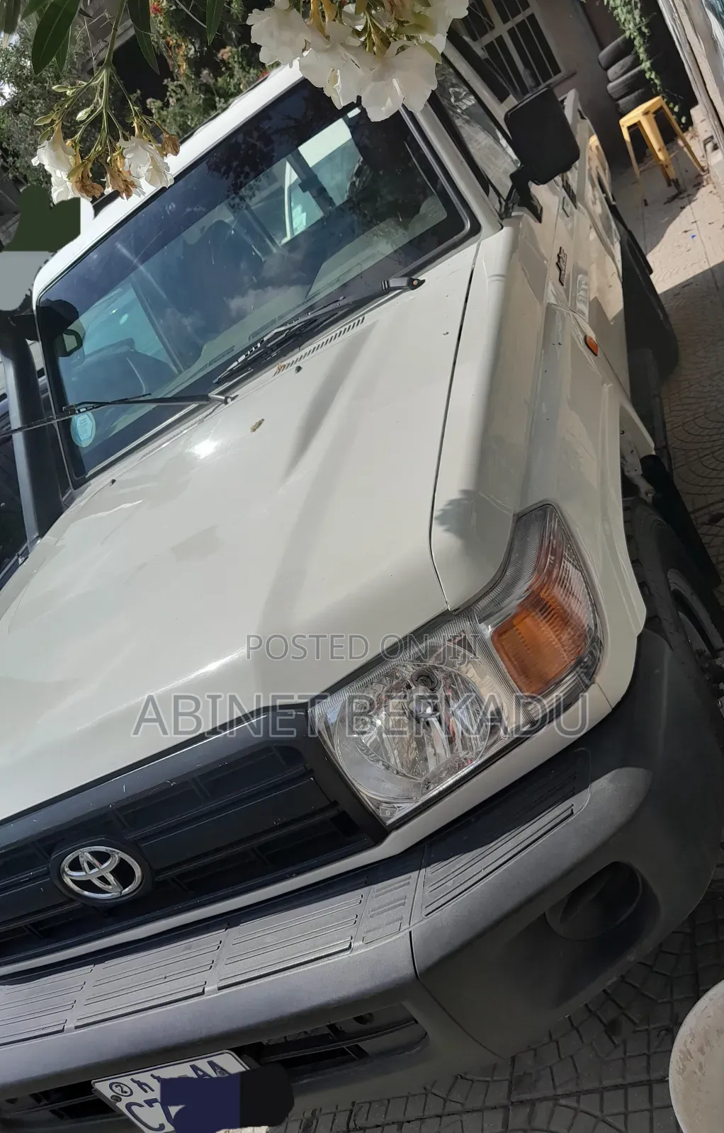 Toyota Land Cruiser 2011 White