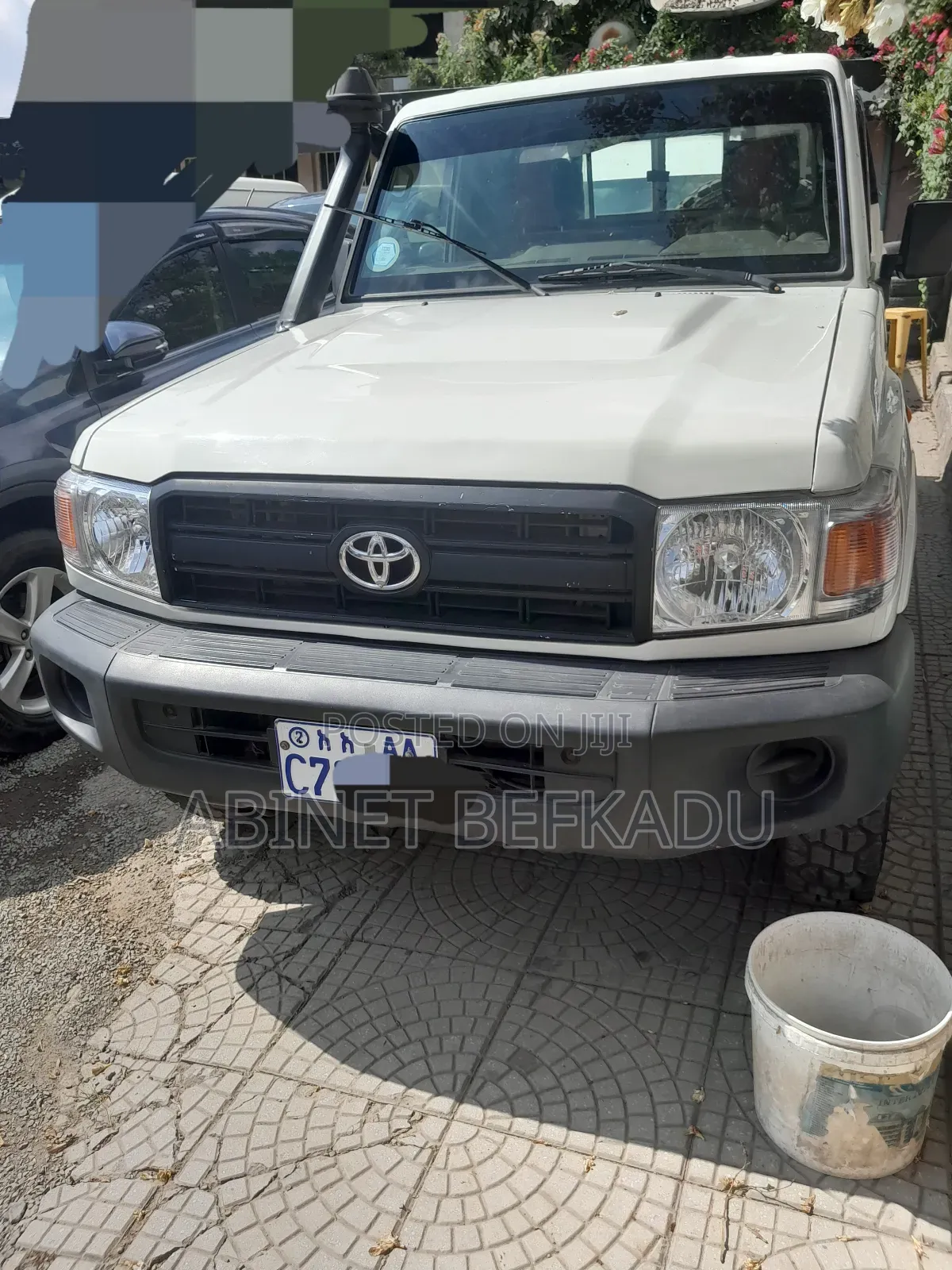 Toyota Land Cruiser 2011 White