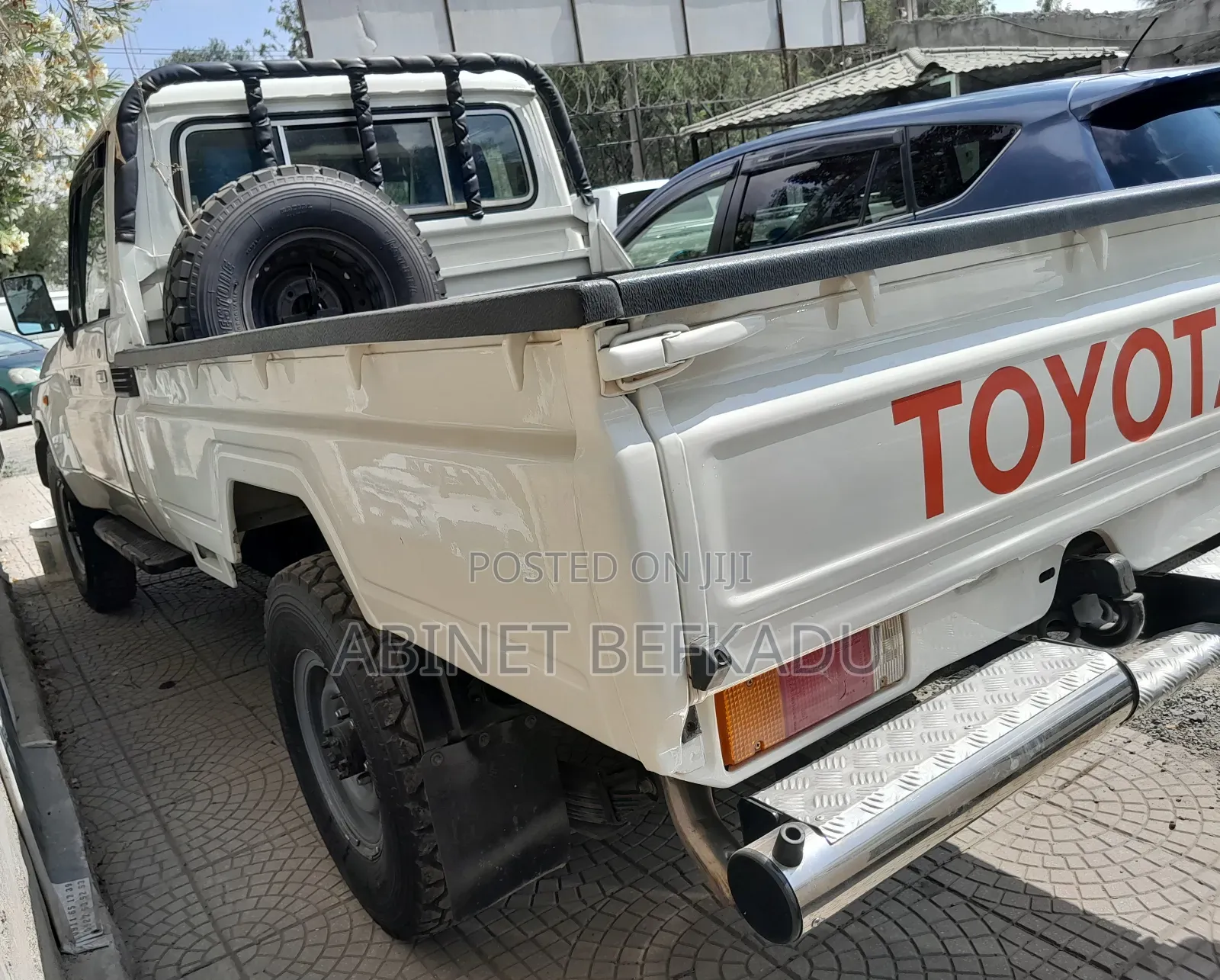 Toyota Land Cruiser 2011 White