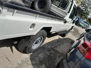 Toyota Land Cruiser 2011 White