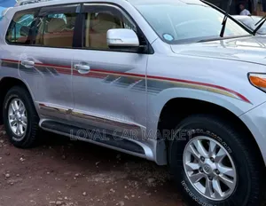 Photo - Toyota Land Cruiser 2013 Silver