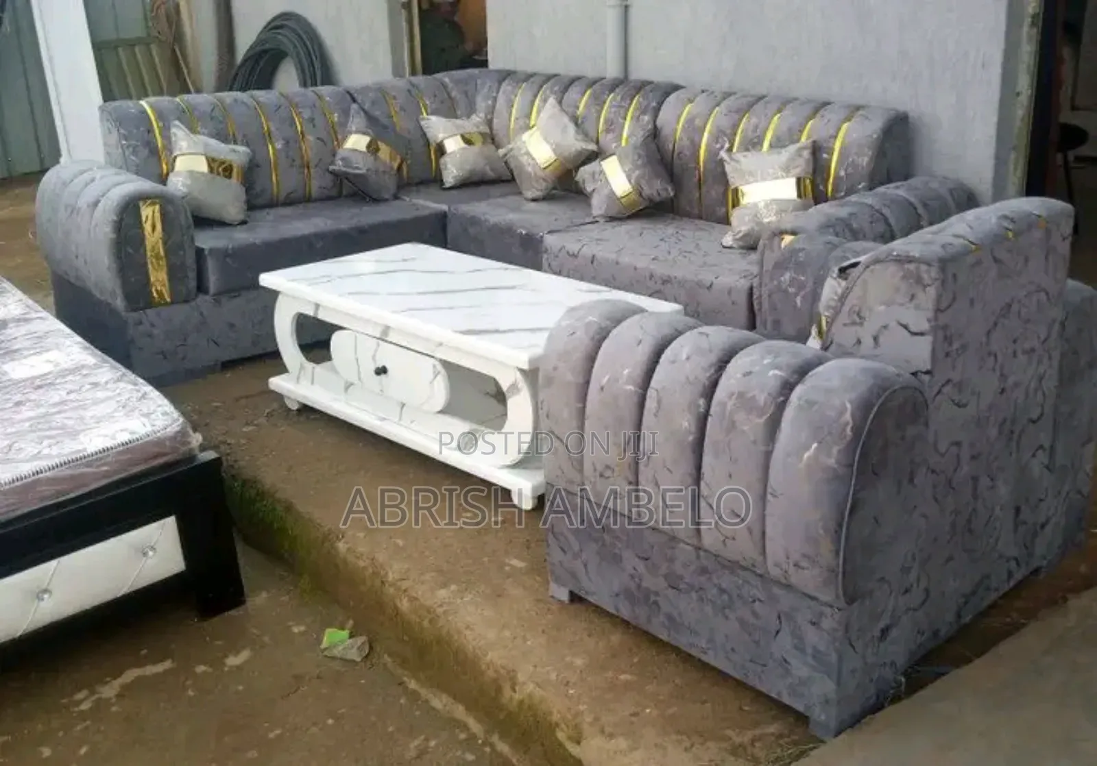በተመጣጣኝ ዋጋ ስርተን እናስረክባለን Sofa
