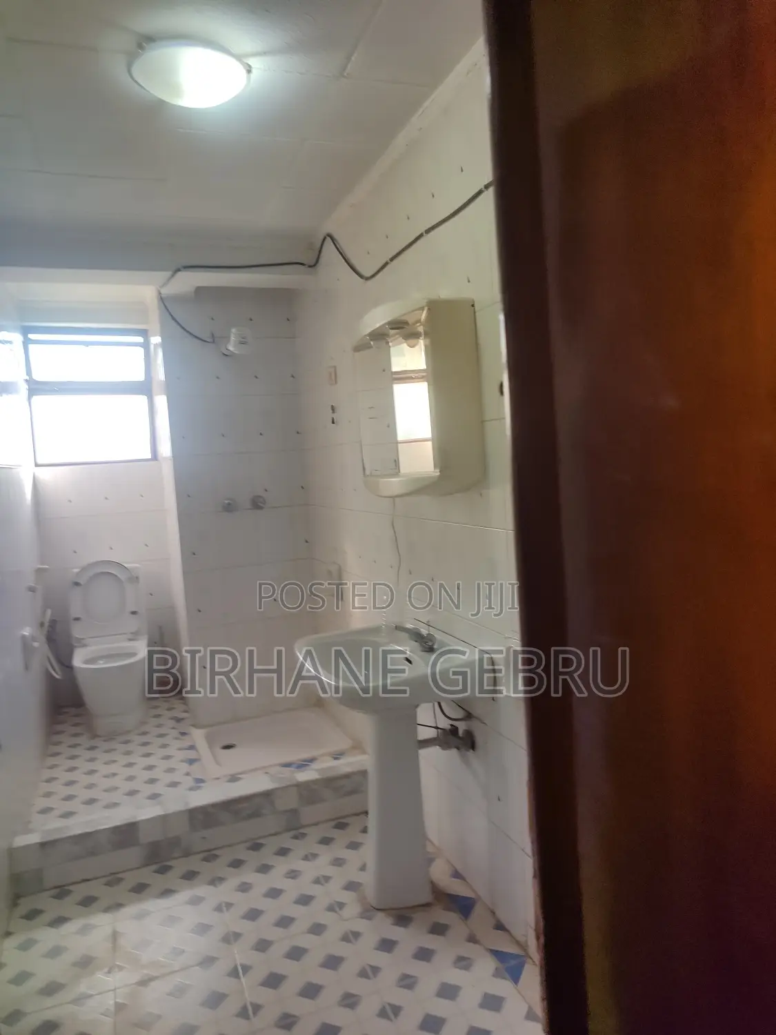 Furnished 5bdrm House in G+1 House, Bole for rent
