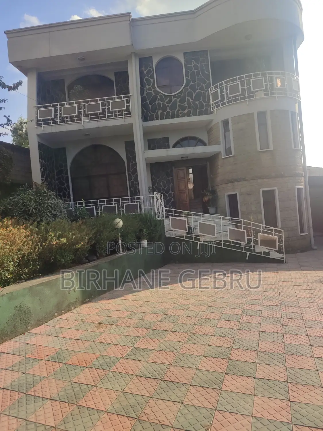 Furnished 5bdrm House in G+1 House, Bole for rent