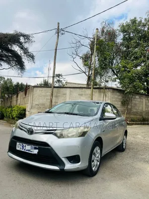 Photo - Toyota Yaris 2015 Silver
