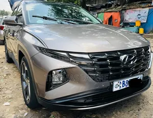 Photo - Hyundai Tucson 2021 Gold