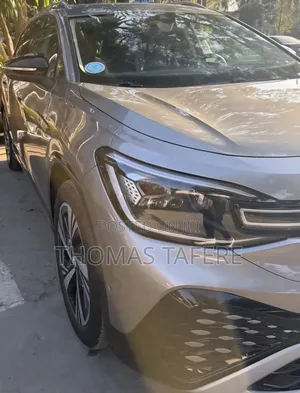 Volkswagen ID.6 2024 Gold