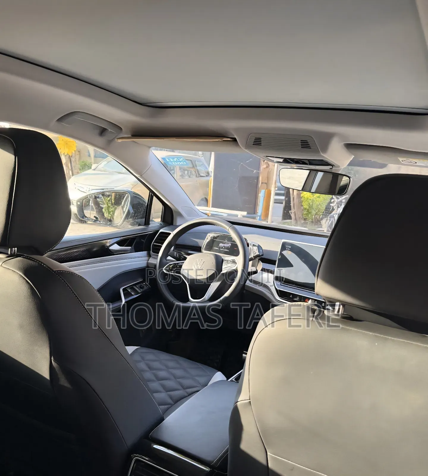 Volkswagen ID.6 2024 Gold