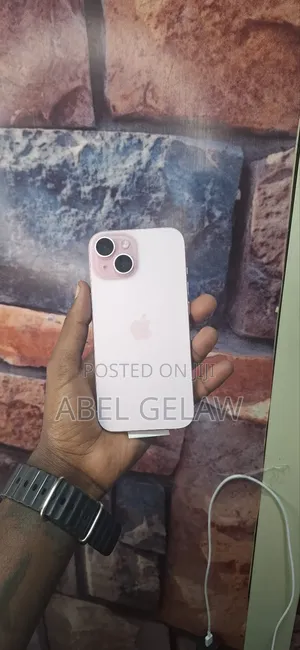 Photo - New Apple iPhone 15 128 GB Pink