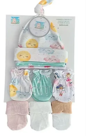 Photo - ቆንጆ ኳሊቲ 9pc ( 3 Caps 3 Mitten 3 Pairs of Socks )