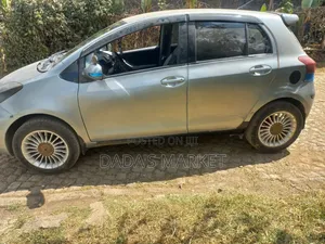 Toyota Yaris 2010 Silver