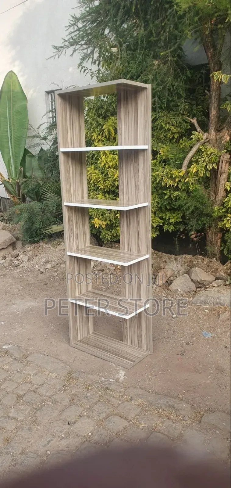 ቀለል ያለች Book Shelf