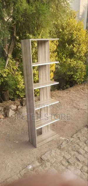 ቀለል ያለች Book Shelf