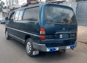 Photo - Toyota HiAce 2001 Green