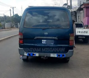 Toyota HiAce 2001 Green