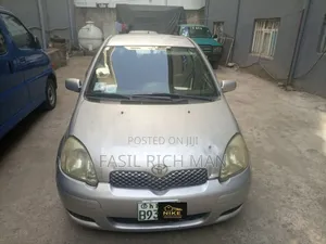 Photo - Toyota Vitz 1.3 AWD 5dr 2004 Silver