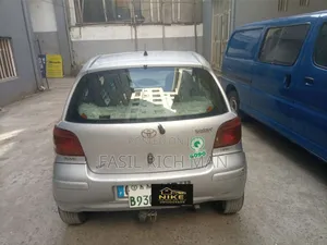 Toyota Vitz 1.3 AWD 5dr 2004 Silver