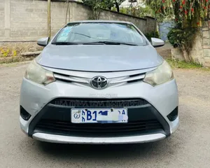 Photo - Toyota Yaris 2014 Off white
