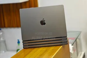 New Laptop Apple MacBook Pro M1 32GB Apple M1 Pro SSD 512GB