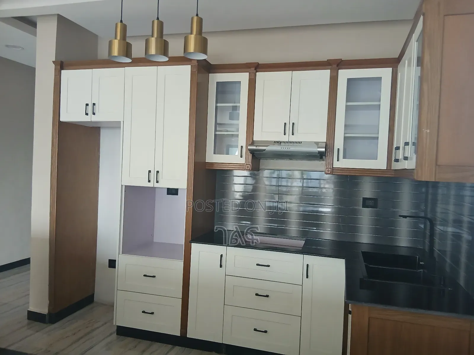 3bdrm Apartment in 236 ካሬ ቦሌ መስቀል ፍላወር, Bole for sale