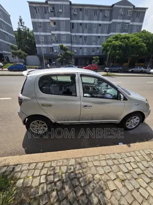 Toyota Vitz 2001 Silver